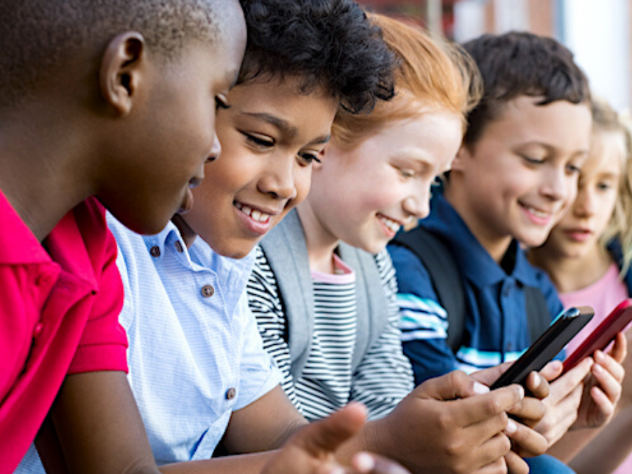 Kids & Screen Time: 5 Practical Tips for Parents